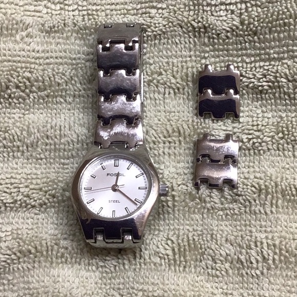 Ladies Fossil Watch - Picture 1 of 7